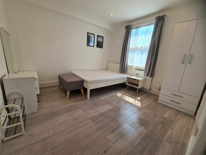 1 Bedroom Studio To Rent In Beatrice Avenue, London, SW16