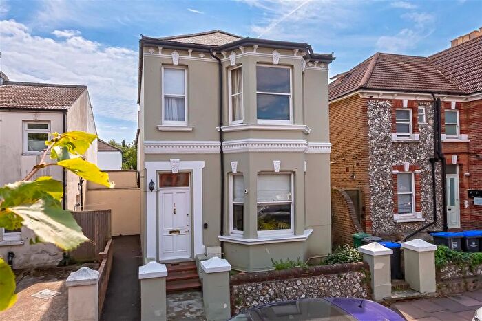 3 Bedroom Detached House For Sale In Cambridge Road, Worthing, BN11