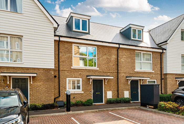 3 Bedroom Terraced House For Sale In Gunpowder Road, Worcester Park, Surrey, KT4