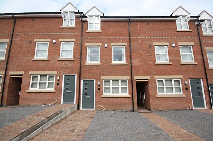 4 Bedroom Town House To Rent In Blue Fox Close, West End, Leicester, LE3