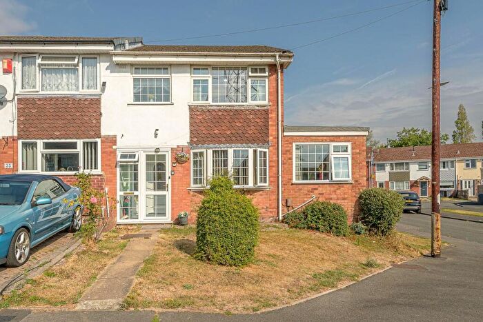 3 Bedroom End Of Terrace House For Sale In Clover Drive, Birmingham, B32