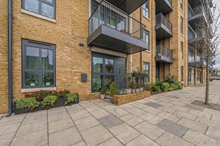 1 Bedroom Flat For Sale In Wheatfield Way, Kingston Upon Thames, KT1