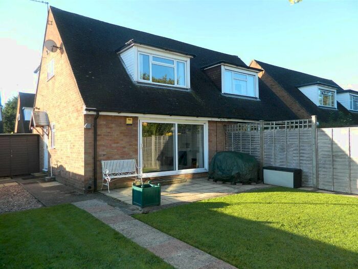 2 Bedroom Semi-Detached House To Rent In Bridge Close, Cippenham, Slough, SL1