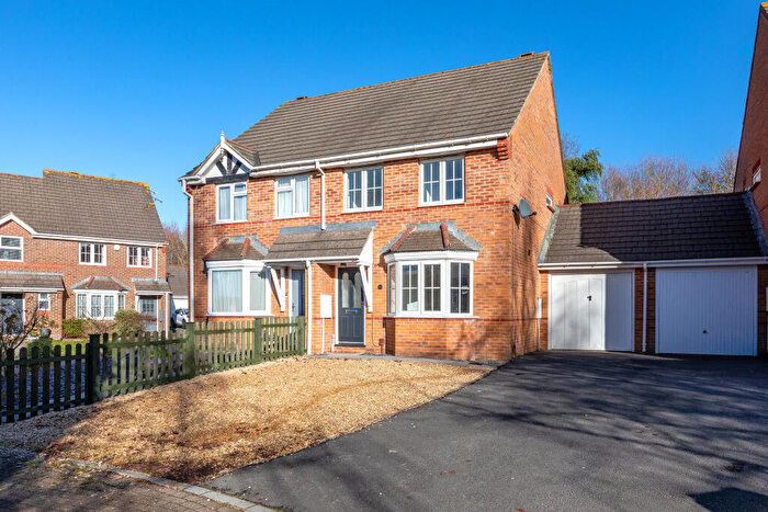 3 Bedroom Semi Detached House For Sale In Pinnell Grove, Emersons Green, BS16