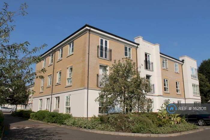 2 Bedroom Flat To Rent In Tudor Way, Knaphill, Woking, GU21