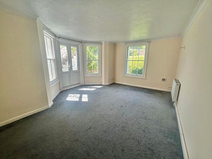 2 Bedroom Flat To Rent In Kempston, Granville Road, Eastbourne, BN20