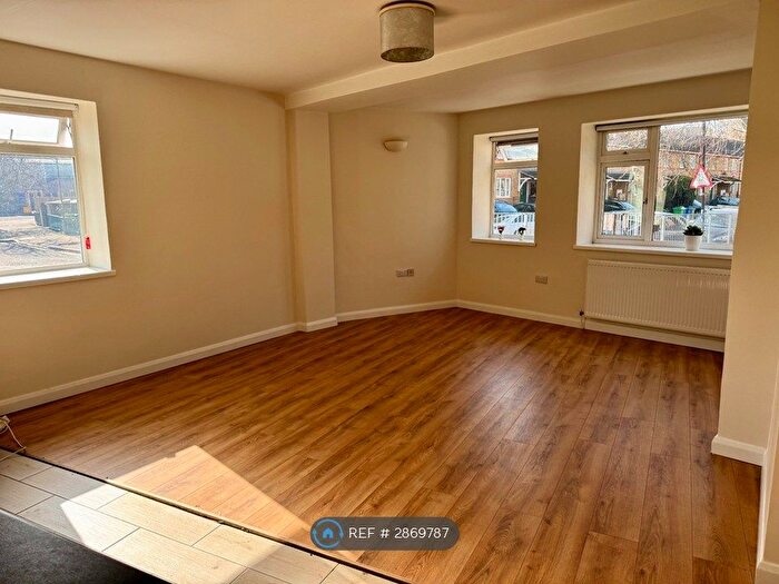 1 Bedroom Flat To Rent In Verney Road, London, SE16