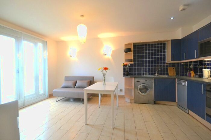 2 Bedroom Flat To Rent In - Farringdon Road, Farringdon, EC1M