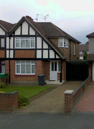 3 Bedroom End Of Terrace House To Rent In Kendal Drive, Slough, SL2