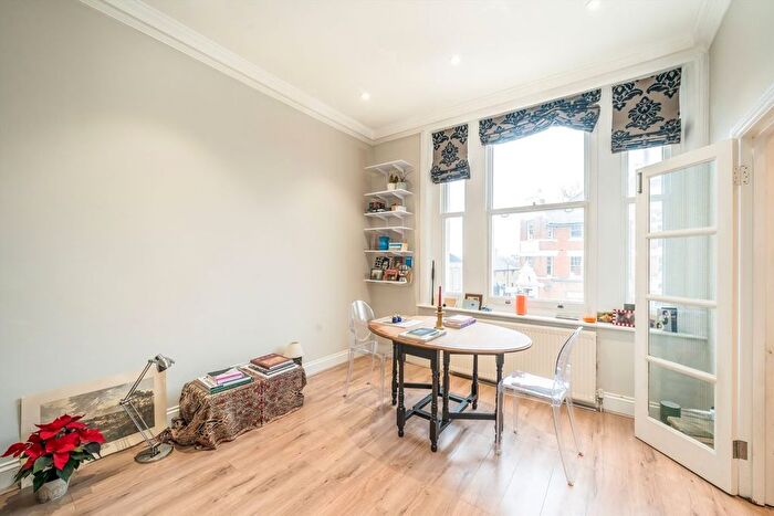1 Bedroom Flat For Sale In Wandsworth Road, Clapham, SW8