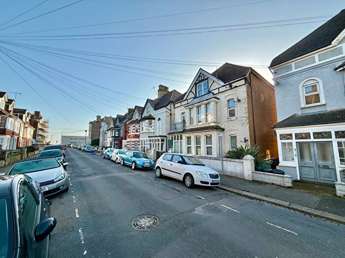 2 Bedroom Flat For Sale In Albany Road, Bexhill-On-Sea, TN40