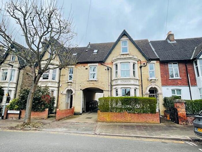 2 Bedroom Flat To Rent In Clarendon Street, MK41