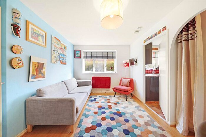 Studio For Sale In Draycott Close, Cricklewood, NW2