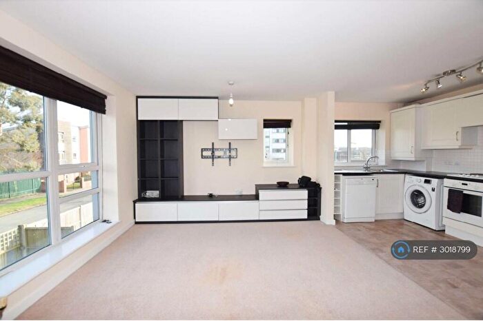 2 Bedroom Flat To Rent In Ashton Old Road, Manchester, M11