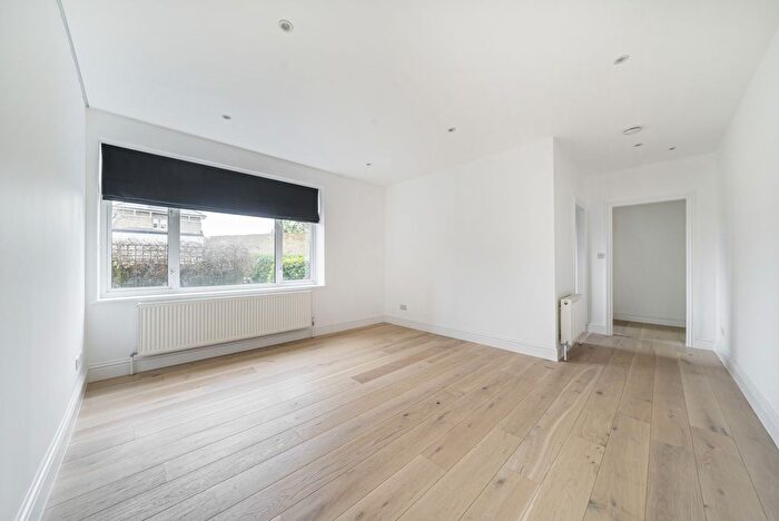 1 Bedroom Flat To Rent In High Wigsell, Twickenham Road, Teddington, TW11