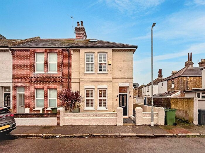 2 Bedroom End Of Terrace House For Sale In Fairlight Road, Eastbourne, BN22