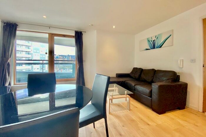 2 Bedroom Apartment To Rent In The Gateway East, Marsh Lane, LS9