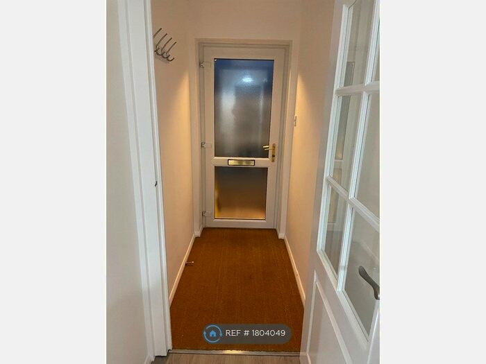 2 Bedroom Flat To Rent In Willingdon, Eastbourne, BN20