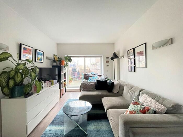 1 Bedroom Flat To Rent In Amersham Road, New Cross, London, SE14