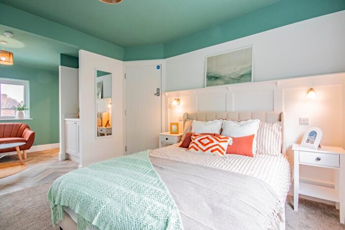 1 Bedroom Flat To Rent In Room Woodside Road, Beeston, Nottingham, NG9