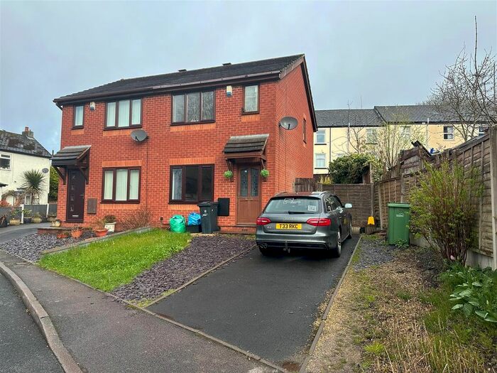 2 Bedroom Semi-Detached House For Sale In South Park Mews, Brierley Hill, DY5