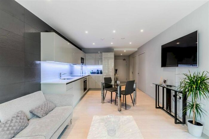 1 Bedroom Flat To Rent In Sayer Street, Elephant And Castle, Southwark, London, SE17