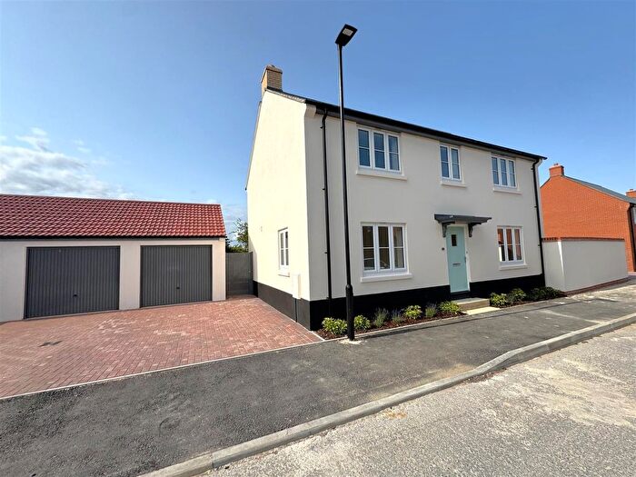 4 Bedroom Detached House For Sale In Constable Crescent, Chesil Reach, Chickerell, DT3