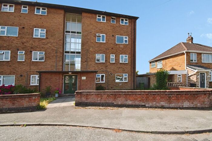 3 Bedroom Flat For Sale In Kenilworth Drive, Oadby, Leicester, LE2
