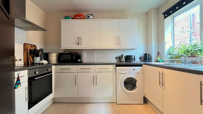 1 Bedroom Apartment To Rent In Grove Road, Sutton, Surrey, SM1