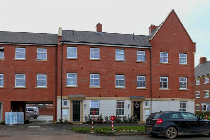 4 Bedroom Town House To Rent In Tay Road, Leicester, LE19