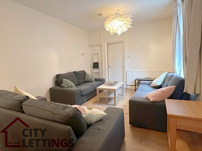 6 Bedroom End Of Terrace House To Rent In Douglas Road, Lenton, NG7