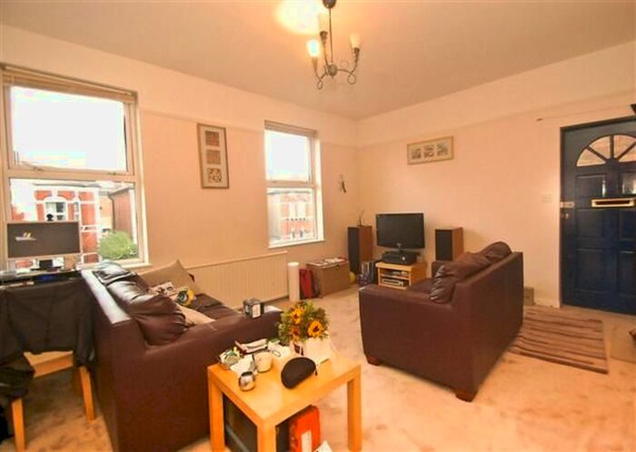 2 Bedroom Flat To Rent In Alexandra Road, London, SW19