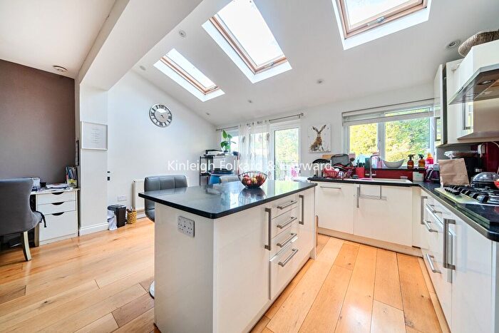 3 Bedroom Detached House For Sale In Queen Anne Avenue, Bromley, BR2