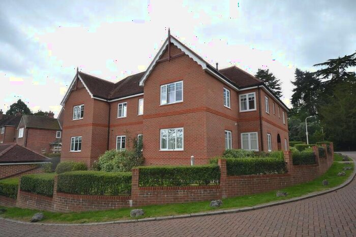 2 Bedroom Apartment To Rent In Glendale House, Charlotte Close, Caversham Heights, Reading, RG4