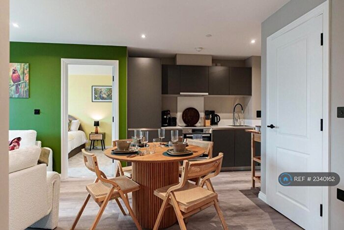 2 Bedroom Flat To Rent In Springwell Gardens, Leeds, LS12