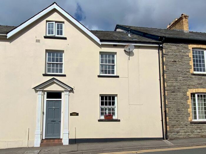 3 Bedroom Terraced House For Sale In New Road, Crickhowell, NP8