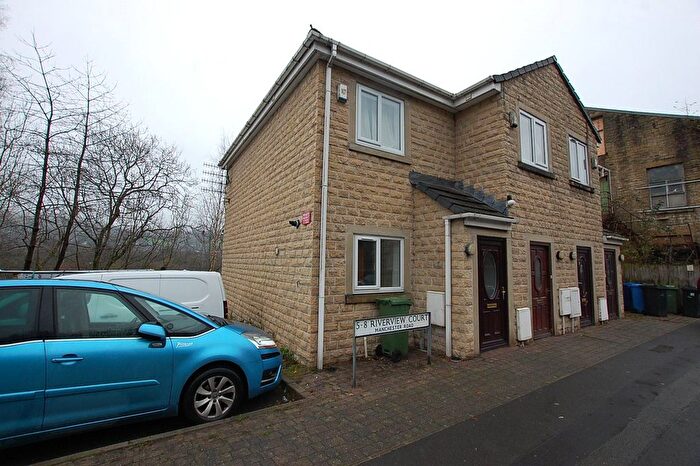 2 Bedroom Flat To Rent In Manchester Road, Mossley, Ashton-Under-Lyne, Greater Manchester, OL5