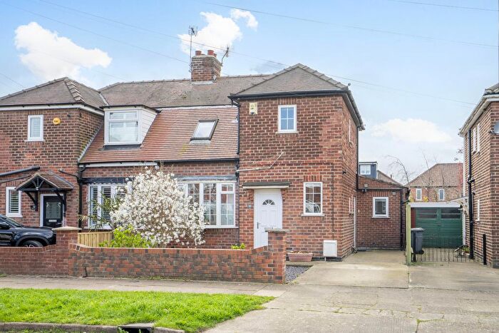 4 Bedroom Semi-Detached House For Sale In Penyghent Avenue, York, YO31