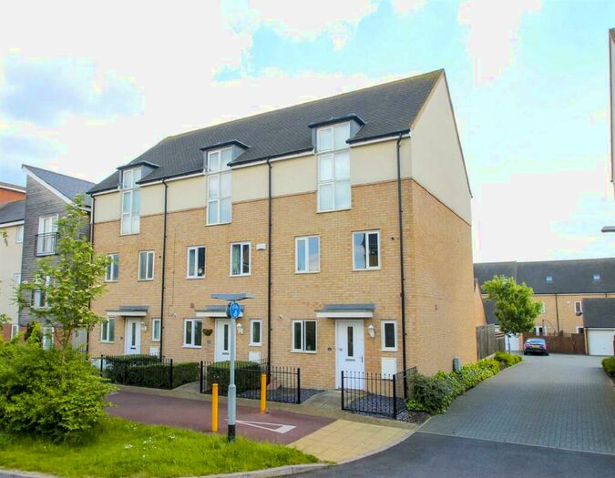 4 Bedroom Town House To Rent In Haven Street, Broughton, MK10