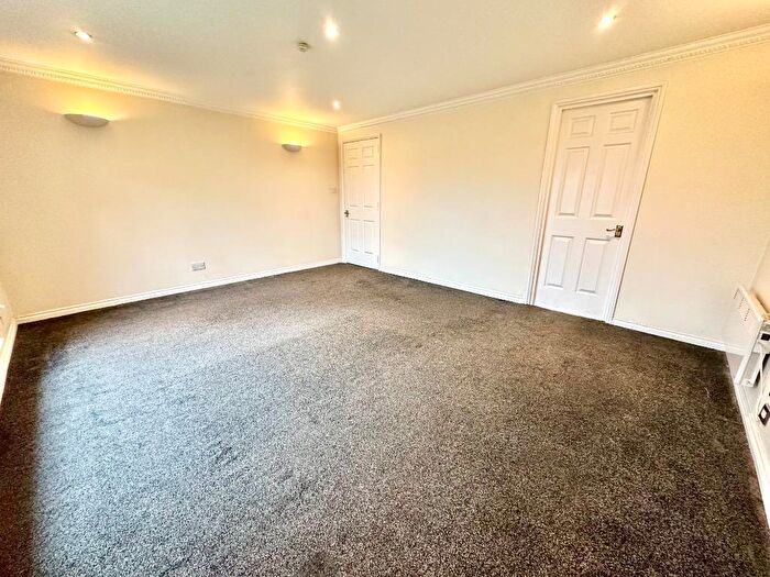 3 Bedroom Apartment To Rent In Riverview Place, City Centre, Glasgow, G5