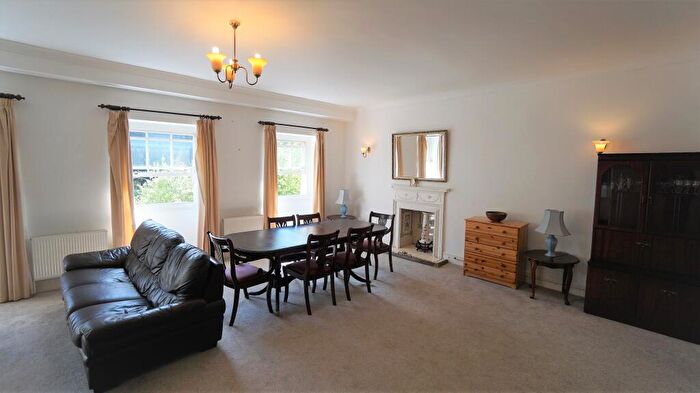 2 Bedroom Apartment To Rent In Berkeley Square, Bristol, Avon, BS8