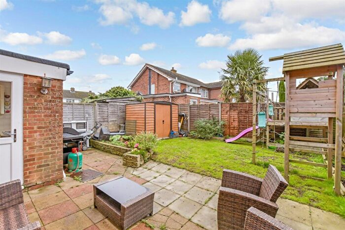 3 Bedroom Semi-Detached House For Sale In Robins Avenue, Lenham, Maidstone, Kent, ME17