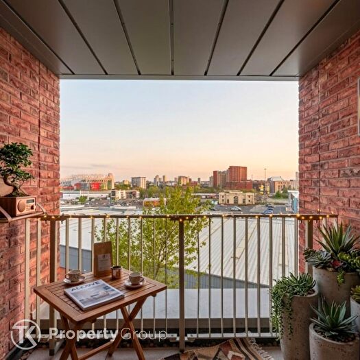 2 Bedroom Flat For Sale In Stretford, Trafford, M16