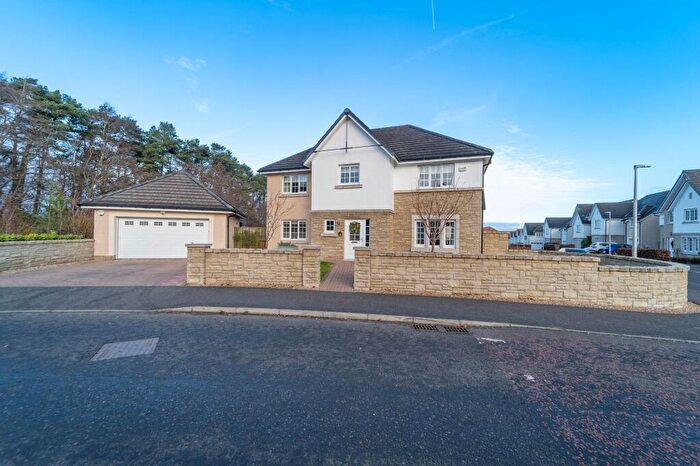 4 Bedroom Detached House To Rent In West Cairn View Livingston, EH54