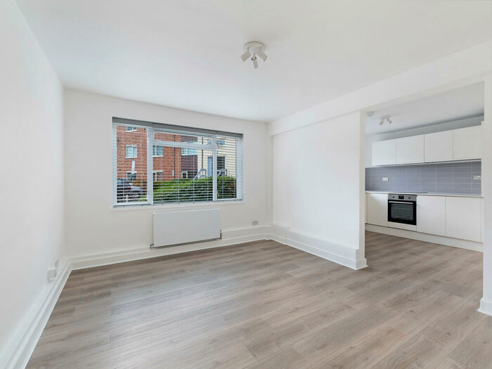 3 Bedroom Apartment To Rent In Bishops Court, Croydon Croydon, CR0