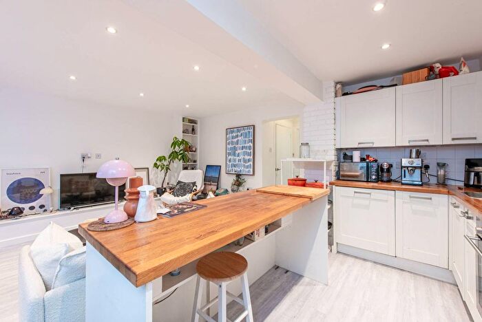 1 Bedroom Flat To Rent In Inglewood Road, West Hampstead, London, NW6