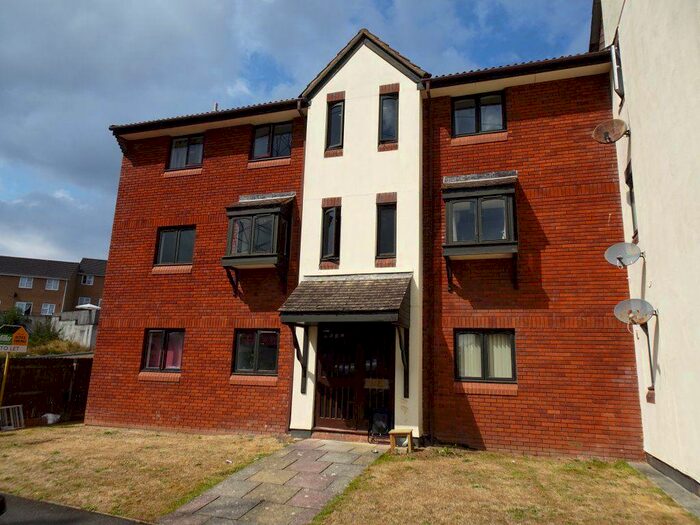 2 Bedroom Flat To Rent In Finch Close, Plymouth, Devon, PL3
