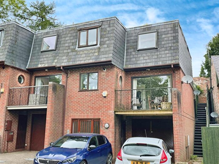 3 Bedroom Town House To Rent In Kenilworth Court, The Park, Nottingham, NG7