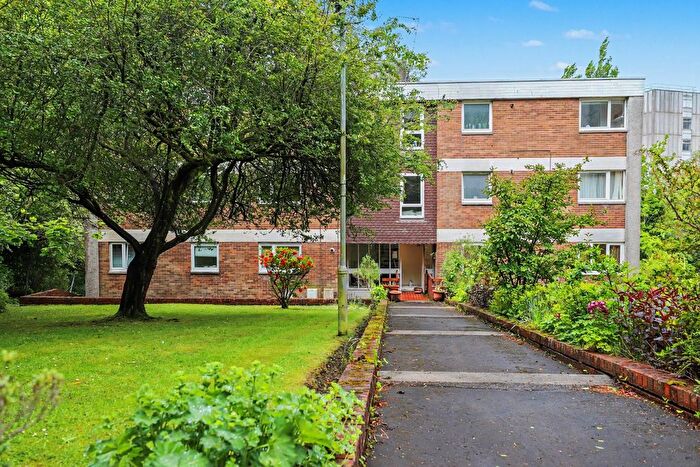 3 Bedroom Flat For Sale In Riccartsbar Avenue, Paisley, Renfrewshire, PA2