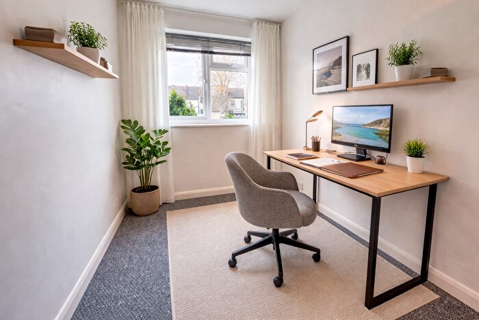 2 Bedroom Flat To Rent In Knowles Hill Crescent, SE13